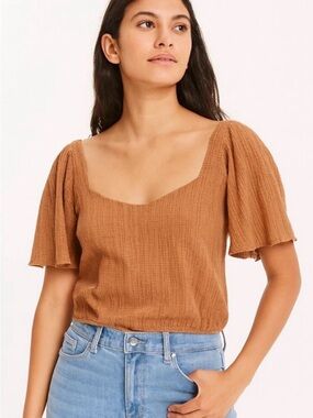 Astr Clay Textured Flutter Sleeve Cropped Blouse Top